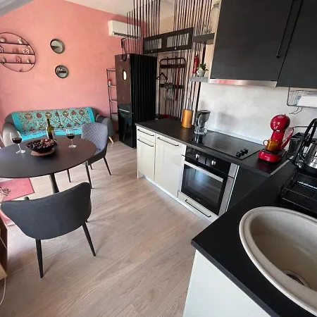 Cozy 7 Minutes From The Sea With A Large Terrace Apartment Varna